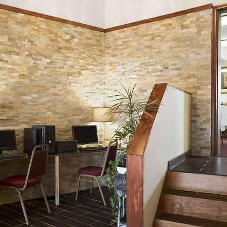 Ramadaby Wyndham Pittsburgh-New Stanton Hotel Exterior foto