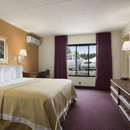 Ramadaby Wyndham Pittsburgh-New Stanton Hotel Exterior foto